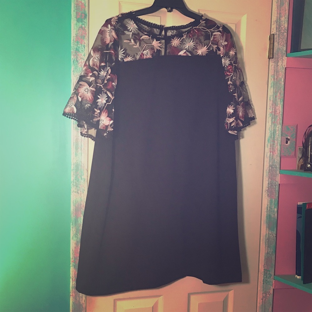 Size 20 Lane Bryant floral bell sleeve dress